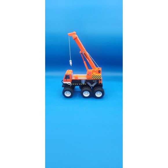 Maisto HOOK MASTER Truck & Crane Service DieCast Friction Powered Crane Truck 8" - Picture 1 of 8